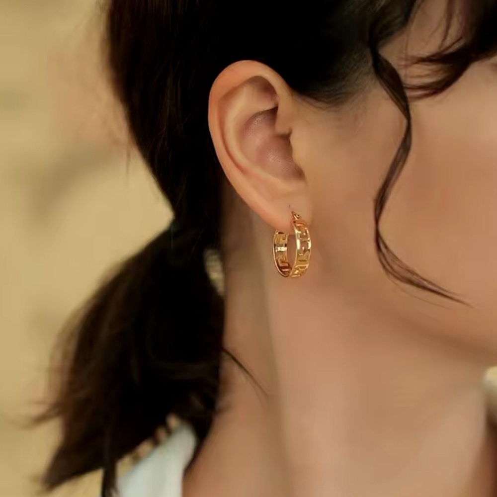 Veronique - Vintage Classic Style Hoop Earrings - Picture 4 of 7
